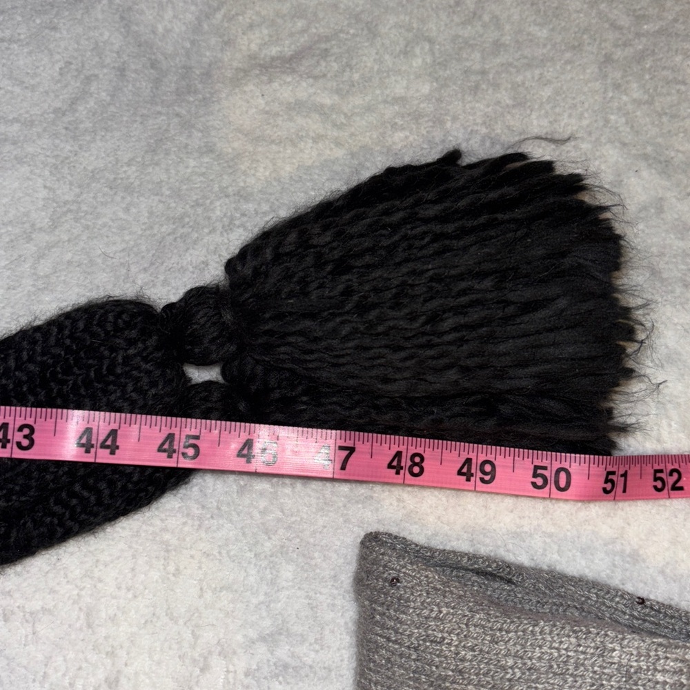 GAP Black Knit Scarf with Tassels - Picture 7 of 9